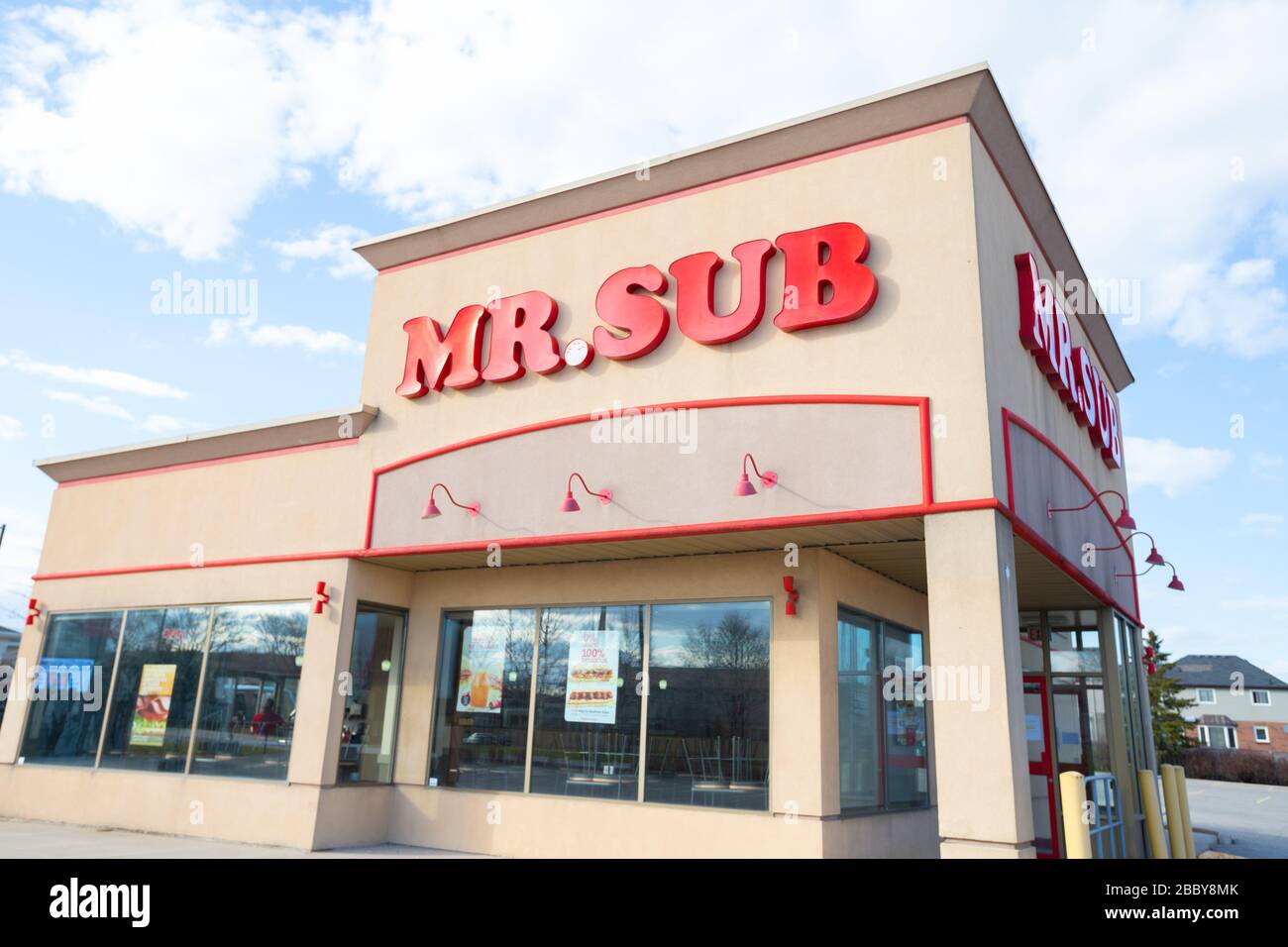Il sig. Sub fast food ristorante edificio con il cielo sullo sfondo Foto Stock
