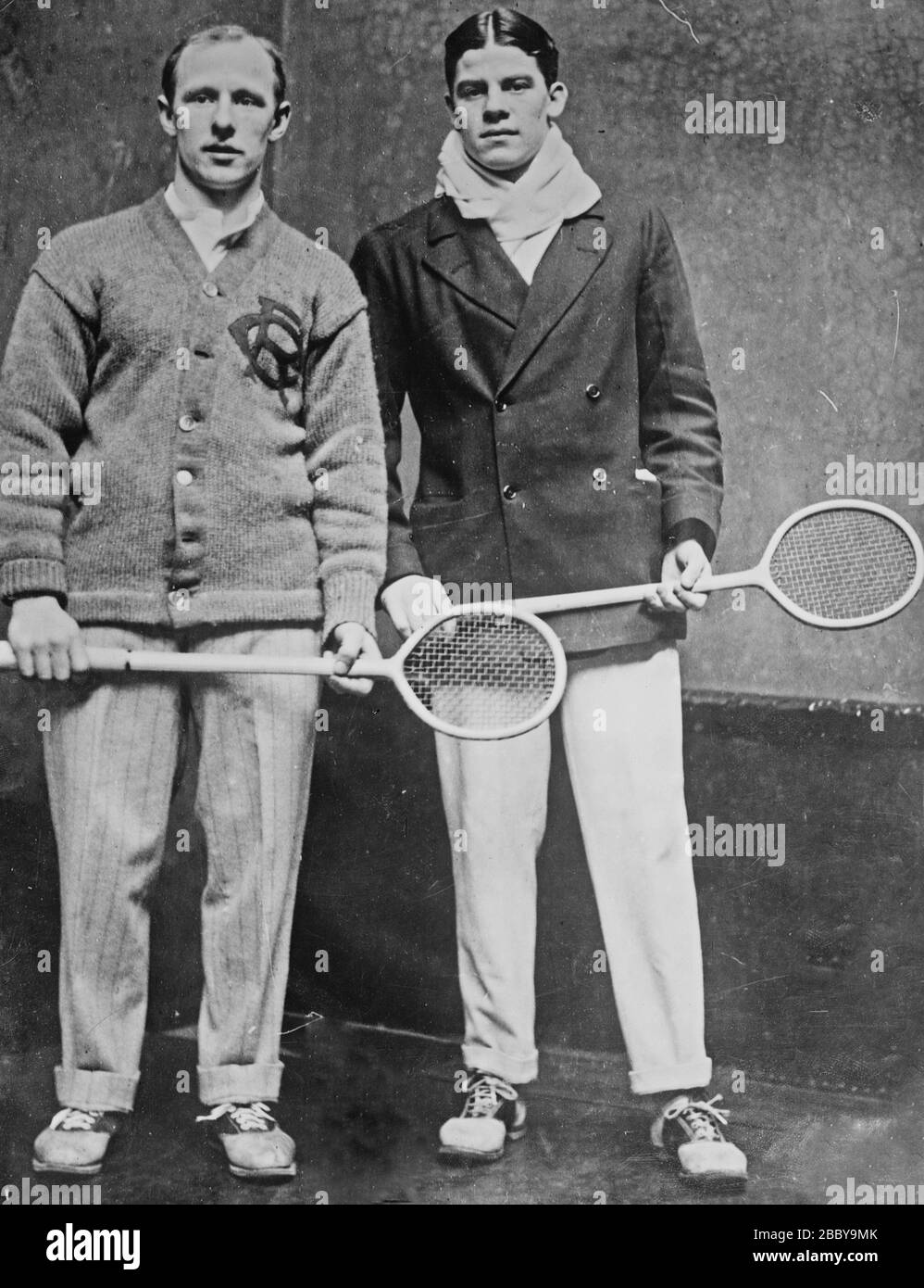 Jock Scoutar del Philadelphia Racquet and Tennis Club e Charles Williams della Harrow School ca. 1910-1915 Foto Stock