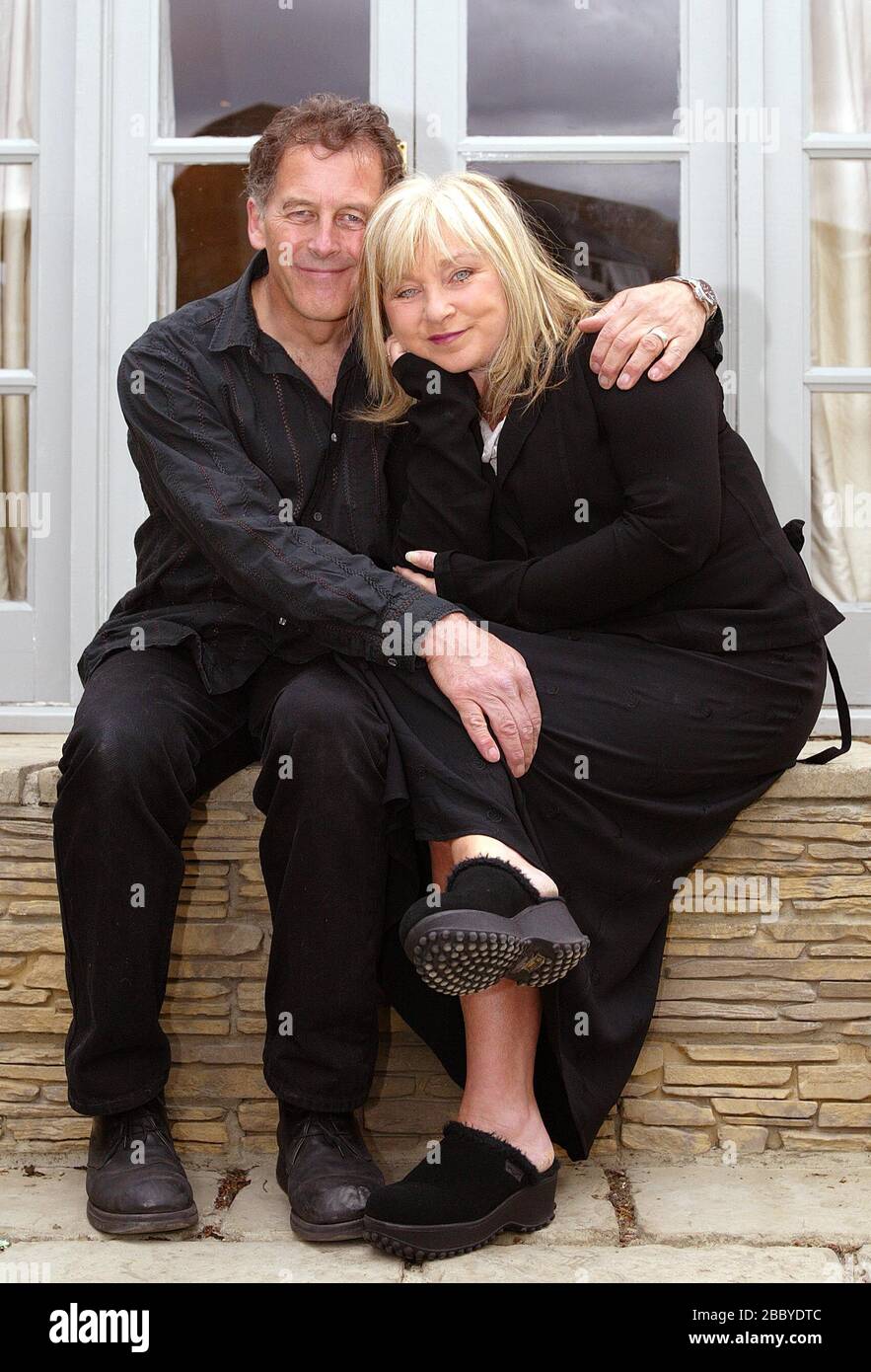 Comico, scrittore e attrice Helen Lederer con suo marito Chris Browne 56 a casa a Dulwich. Foto James Boardman Foto Stock