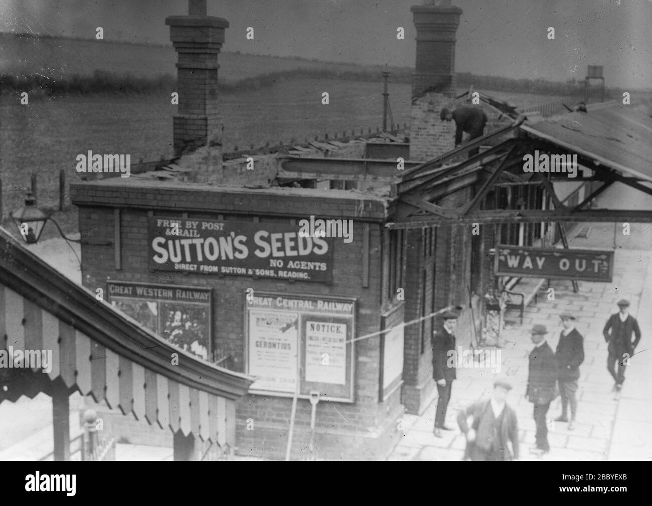 Saunderton Station sulla Great Western Railway, Inghilterra, che fu bruciata dai suffragi nel marzo 1913 Foto Stock