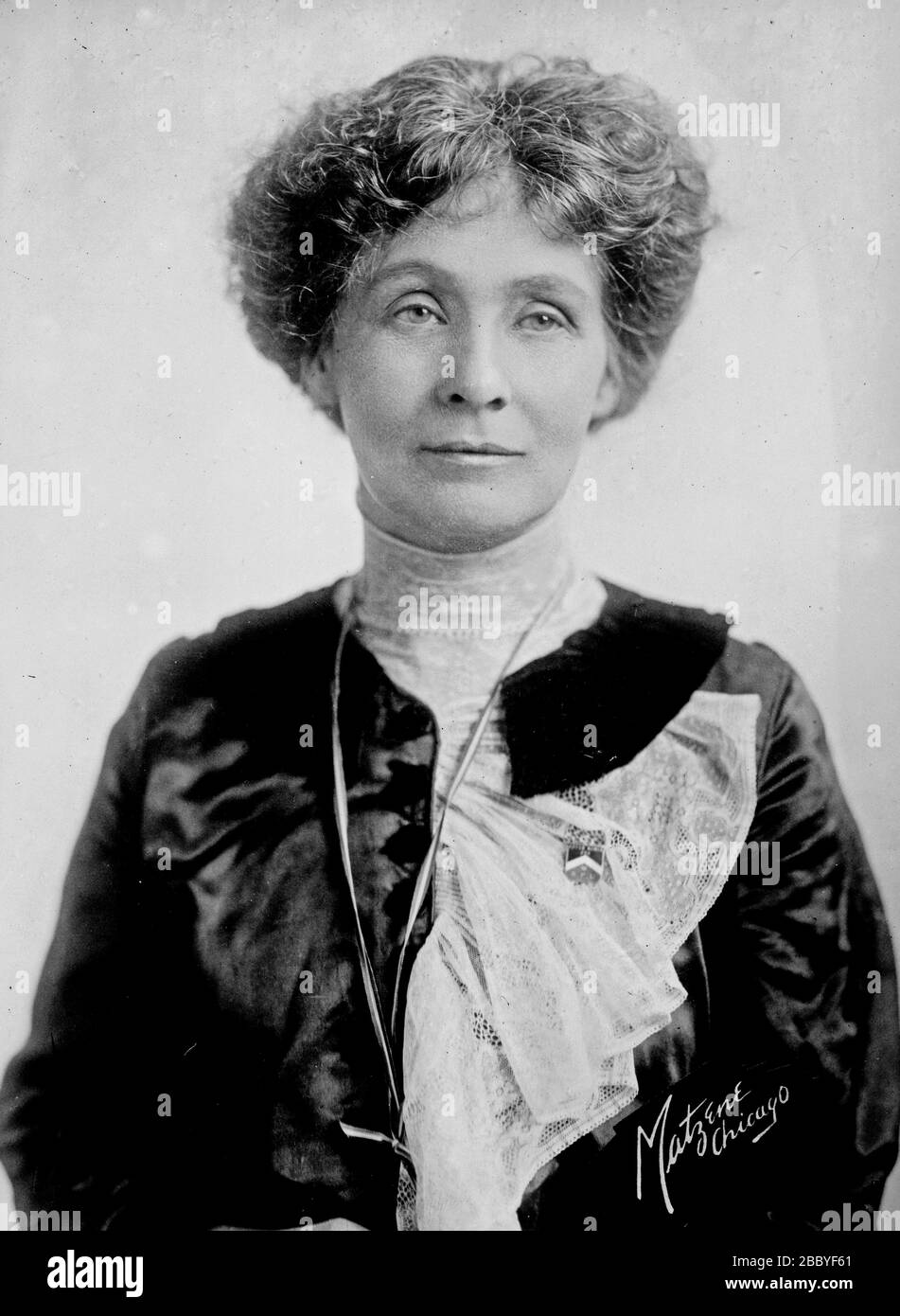 Inglese suffragista e attivista politico Emmeline Pankhurst (1858-1928), leader del movimento a suffragio femminile britannico ca. 1912 Foto Stock