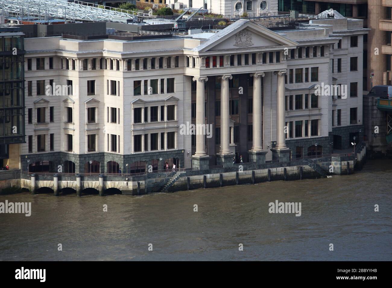 Vintners Place edificio a Londra Regno Unito. Thames River front uffici. Foto Stock