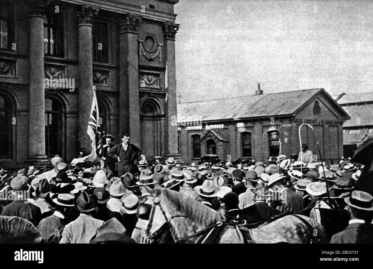 Winston Churchill è eletto membro del Parlamento per Oldham, Lancashire nelle elezioni del 1900. Foto Stock