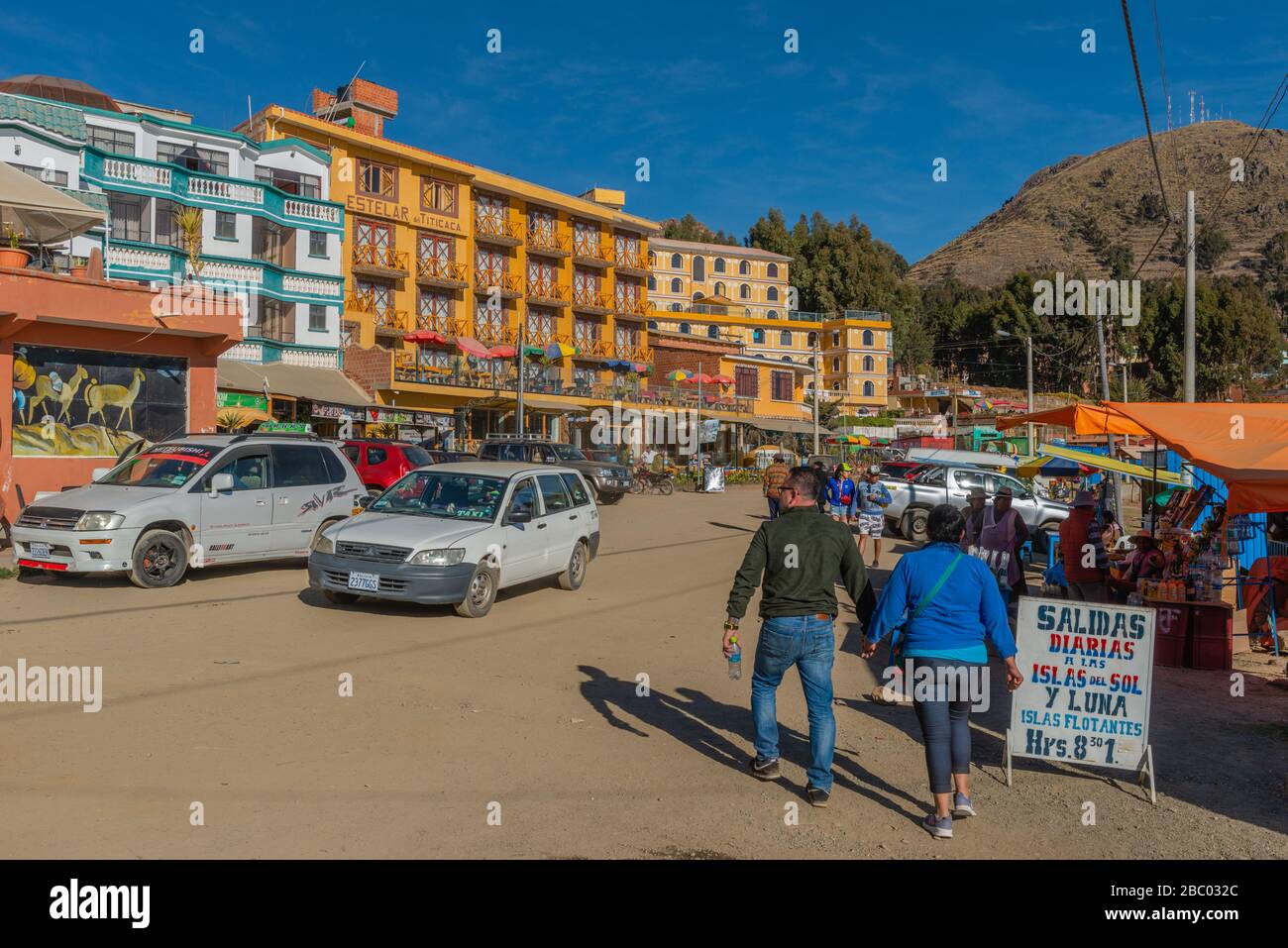 Vita sul lungomare costiero Avenida Costanera, Copacabana, Lago Titicaca, Ande Montagne, Dipartimento la Paz, Bolivia, America Latina Foto Stock
