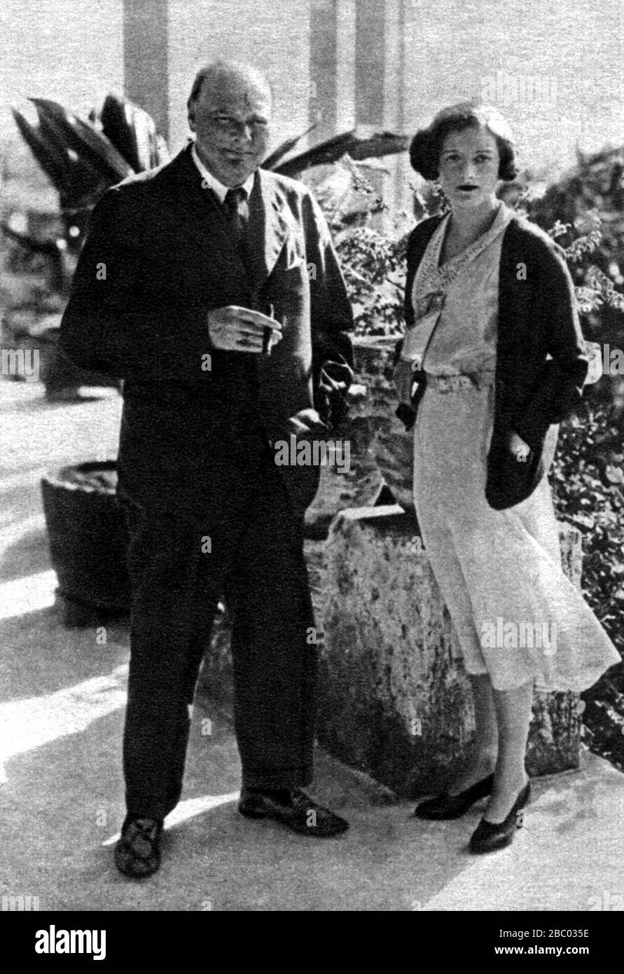 Winston Churchill ricupera nelle Bahamas dopo l'incidente stradale a New York. Con lui, sua figlia Diana. Gennaio 1932 Foto Stock