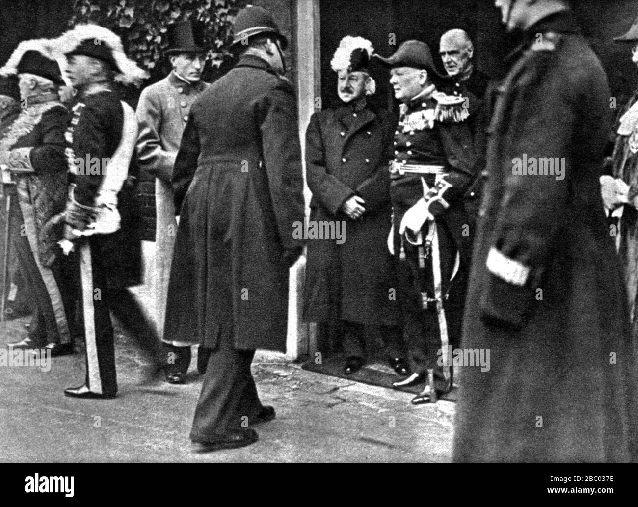 Churchill vestita come 'Vecchio Fratello della Trinità Casa' alla proclamazione di George VI. Con lui: Sir H. Samuel, leader del Partito Liberale .Dec.1936 Foto Stock