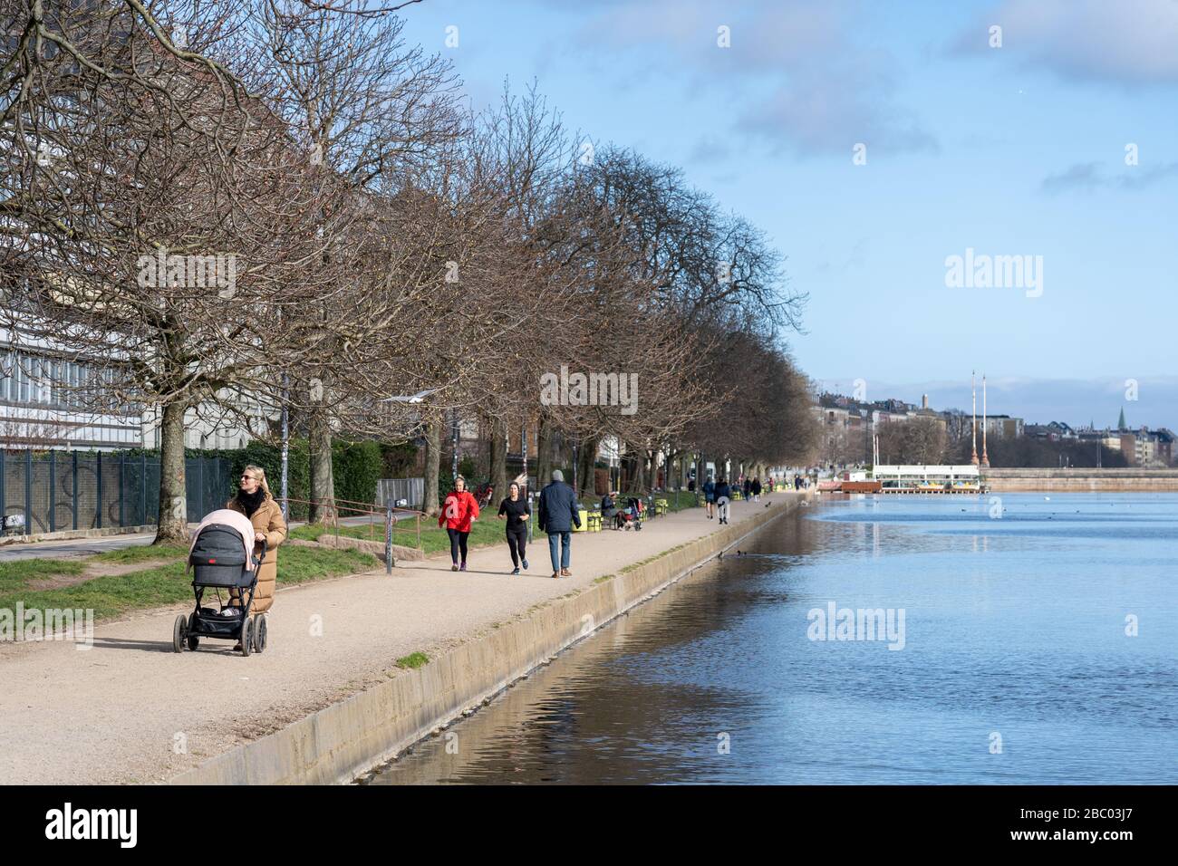 Persone ai laghi di Copenaghen, Danimarca Foto Stock