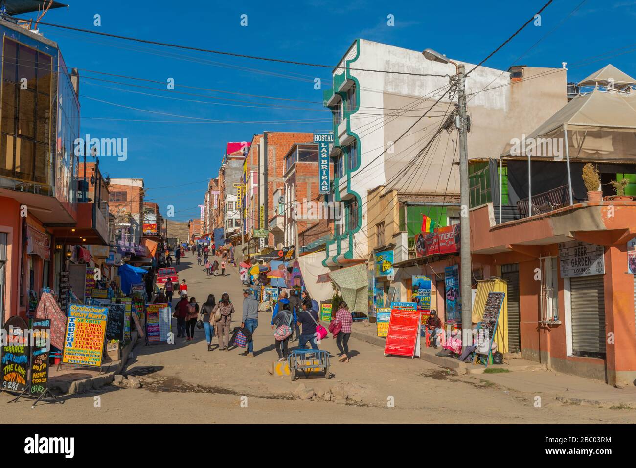 Vita sul lungomare costiero Avenida Costanera, Copacabana, Lago Titicaca, Ande Montagne, Dipartimento la Paz, Bolivia, America Latina Foto Stock