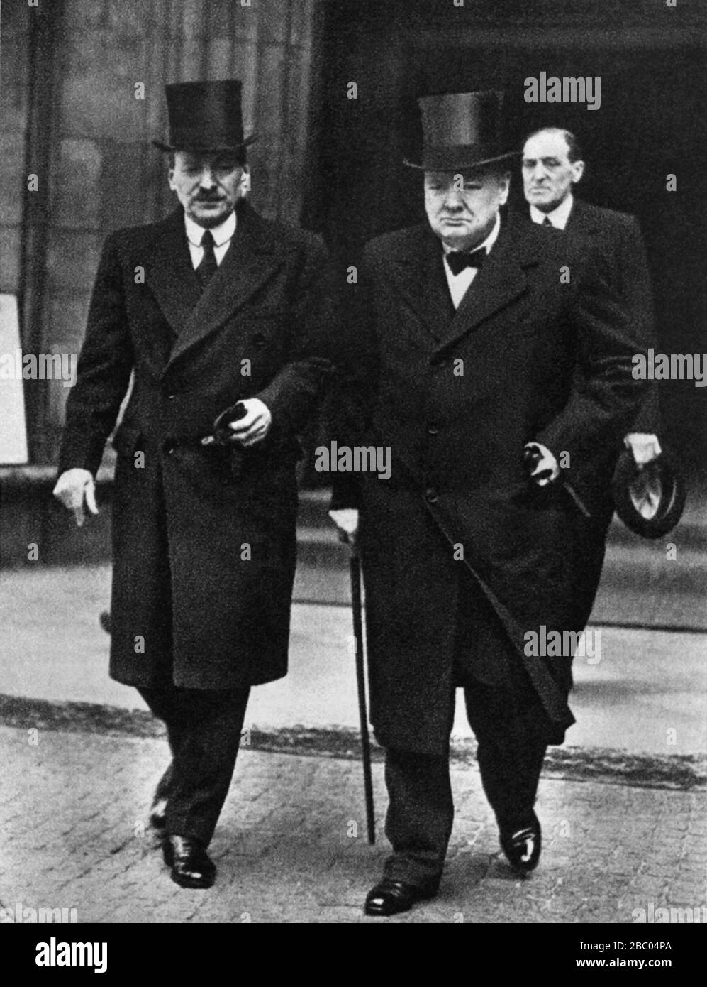 Winston Churchill con Clement Atlee ad un servizio commemorativo per il Signore di campo Marshall Gort, 10 aprile 1946 Foto Stock