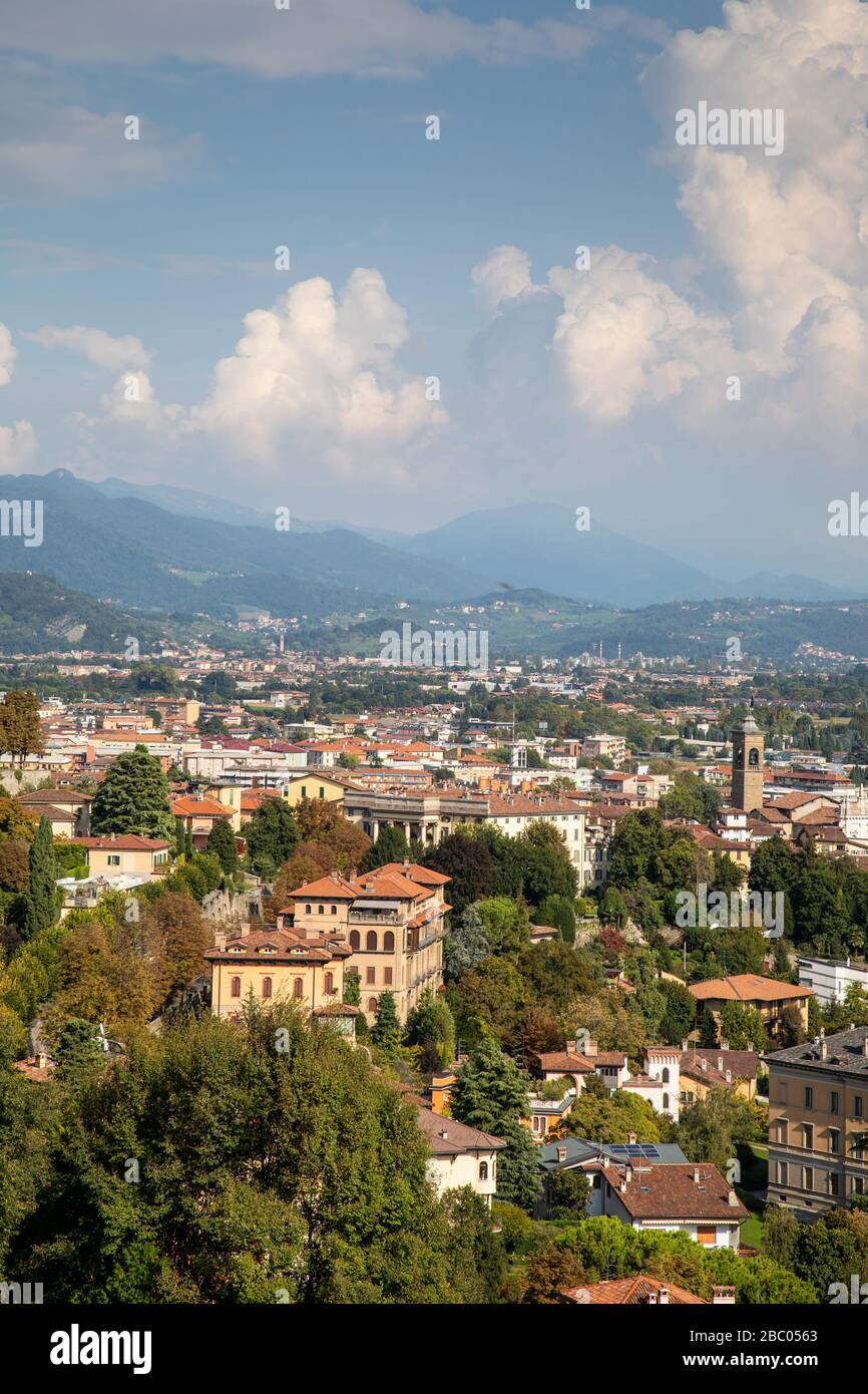 Immagine di Bergamo nella regione Lombardia d'Italia vicino Milano presa prima dello scoppio di Coronavirus. Foto Stock
