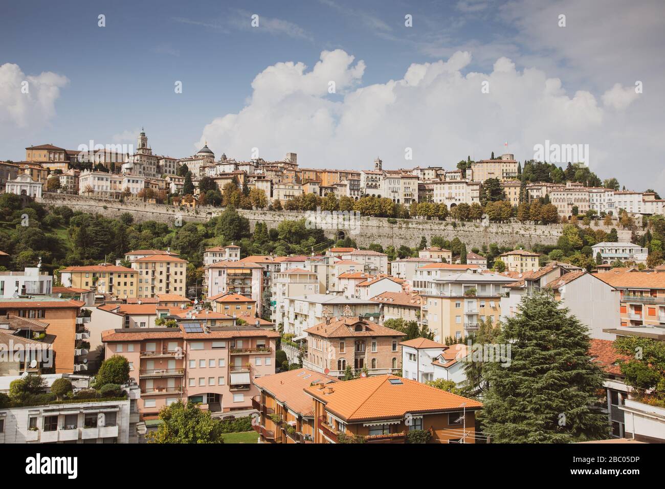 Immagine di Bergamo nella regione Lombardia d'Italia vicino Milano presa prima dello scoppio di Coronavirus. Foto Stock