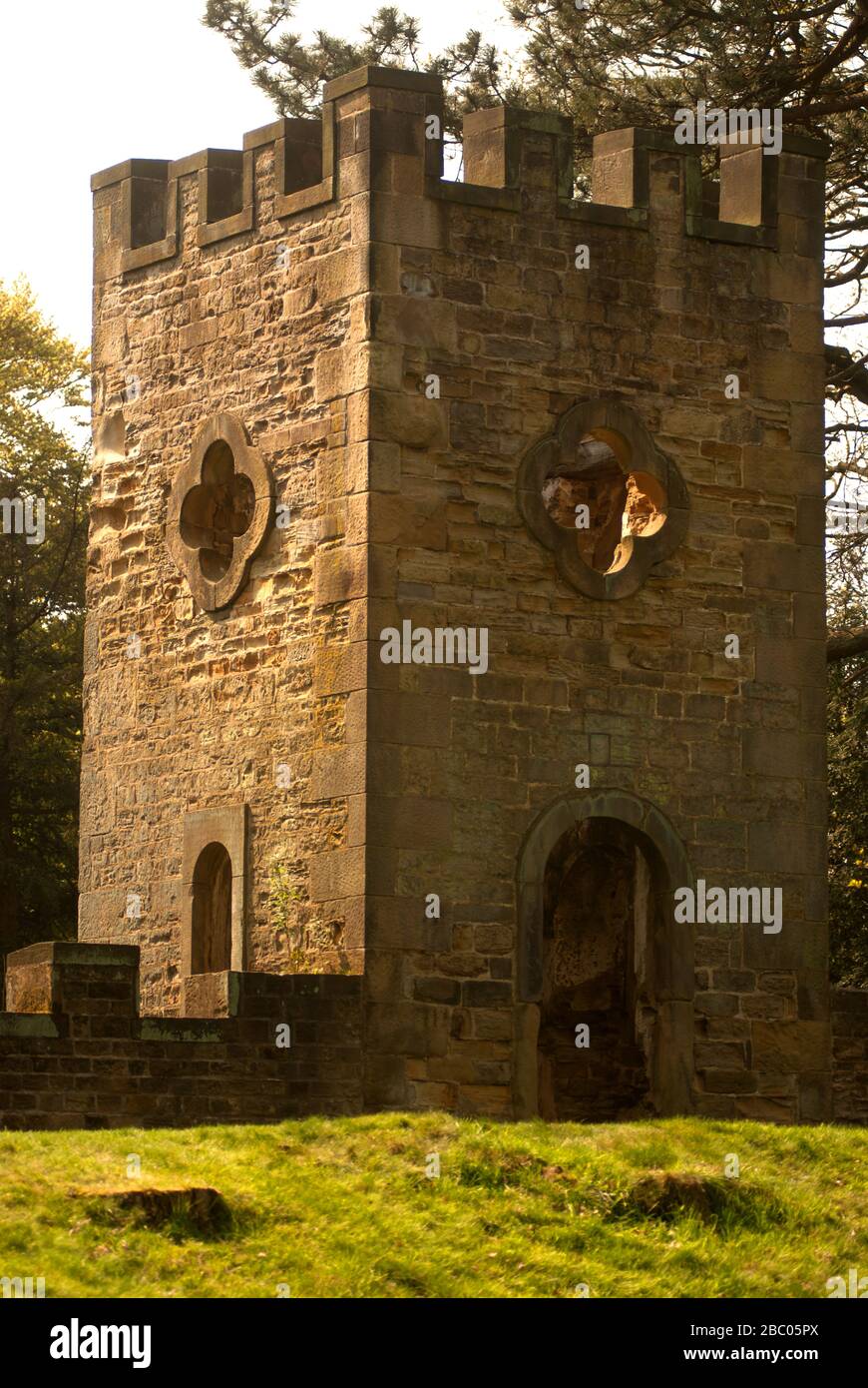 Stainborough Castle Folly, Wentworth Castle Gardens, South Yorkshire Foto Stock