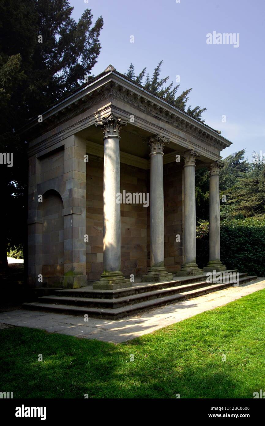 Il Tempio Corinto, i Giardini del Castello di Wentworth, South Yorkshire Foto Stock