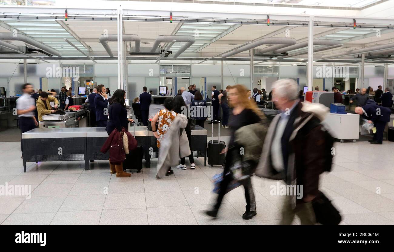 Aeroporto di Monaco al Terminal 2, controllo di sicurezza nell'area non pubblica. [traduzione automatica] Foto Stock