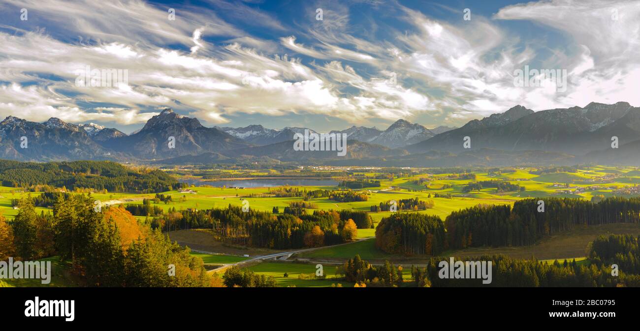 Panorama nella Allgäu prima delle montagne [traduzione automatica] Foto Stock