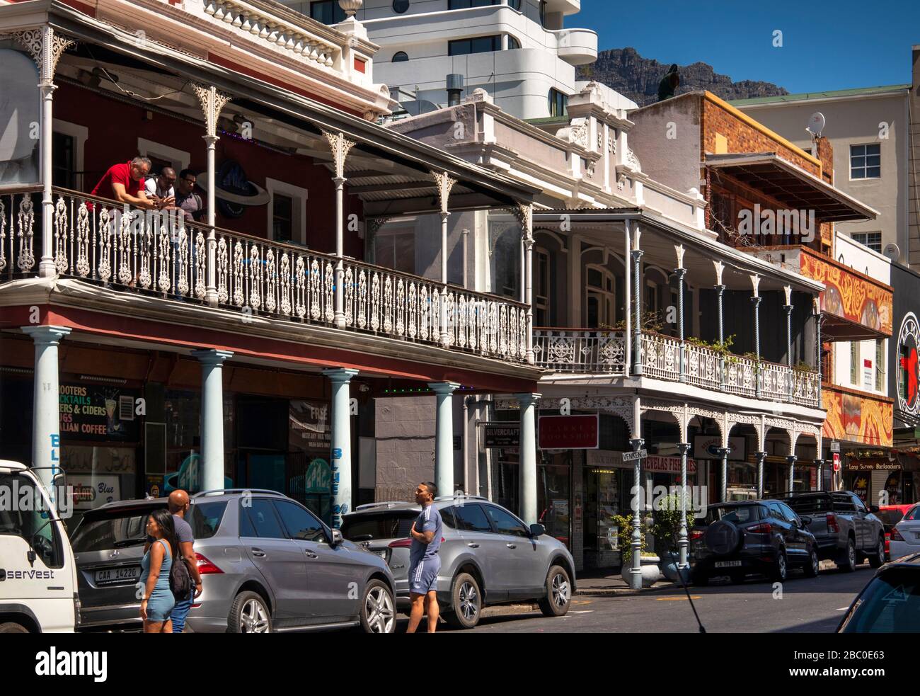 Sud Africa, Città del Capo, Long Street, edifici dell'epoca coloniale tardo-vittoriana con balconi in ghisa Foto Stock