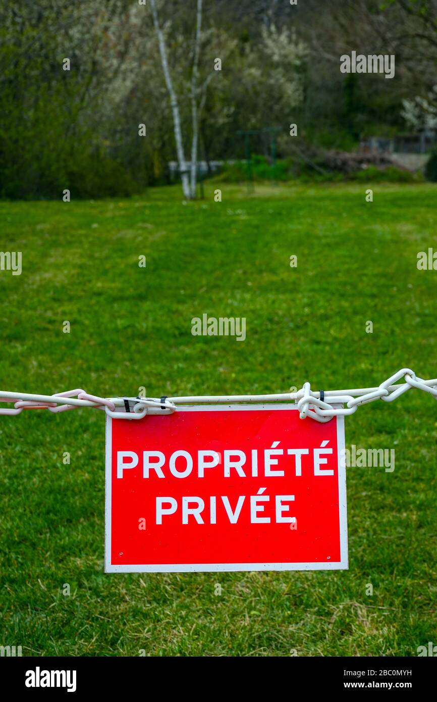 Cartello privato, Ornolac, Ussat les Bains, Ariege, Pirenei francesi, Francia Foto Stock