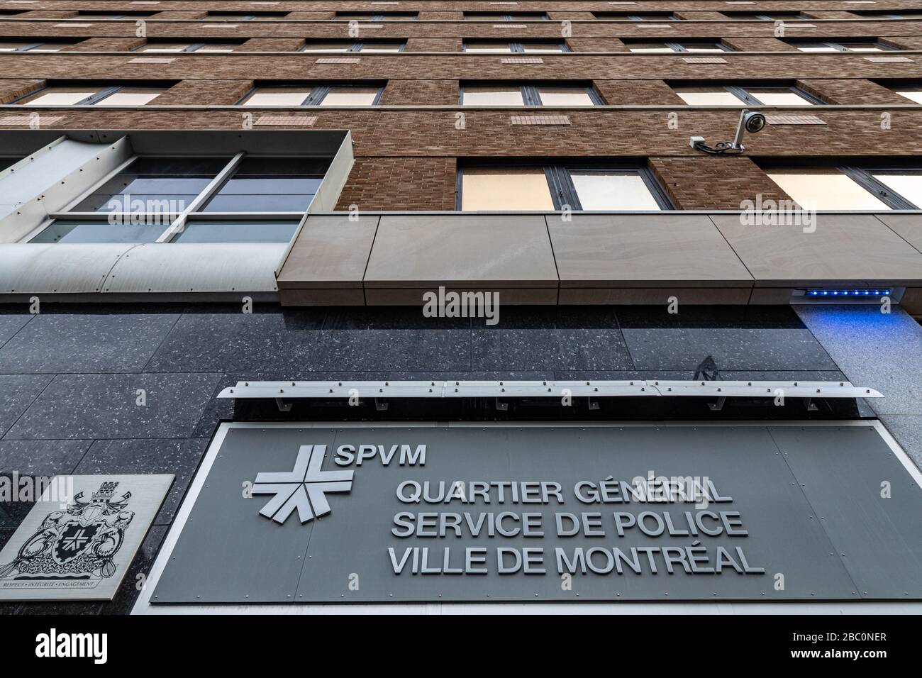 FACCIATA DELLA SEDE DELLA POLIZIA DI MONTREAL, RUE SAINT-URBAIN, MONTREAL, QUEBEC, CANADA Foto Stock