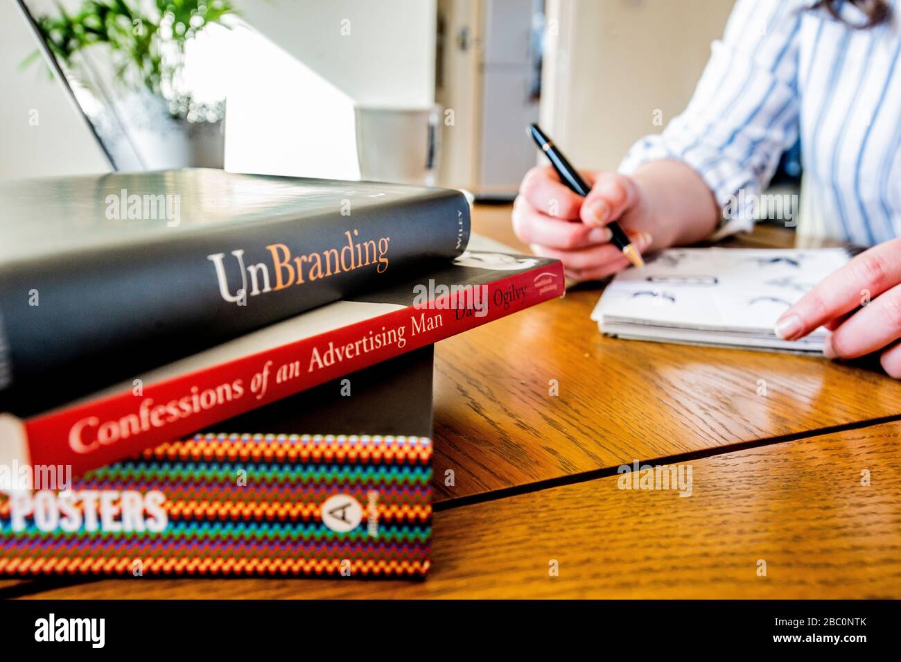 Lavorando da casa Pics Alan Peebles Foto Stock