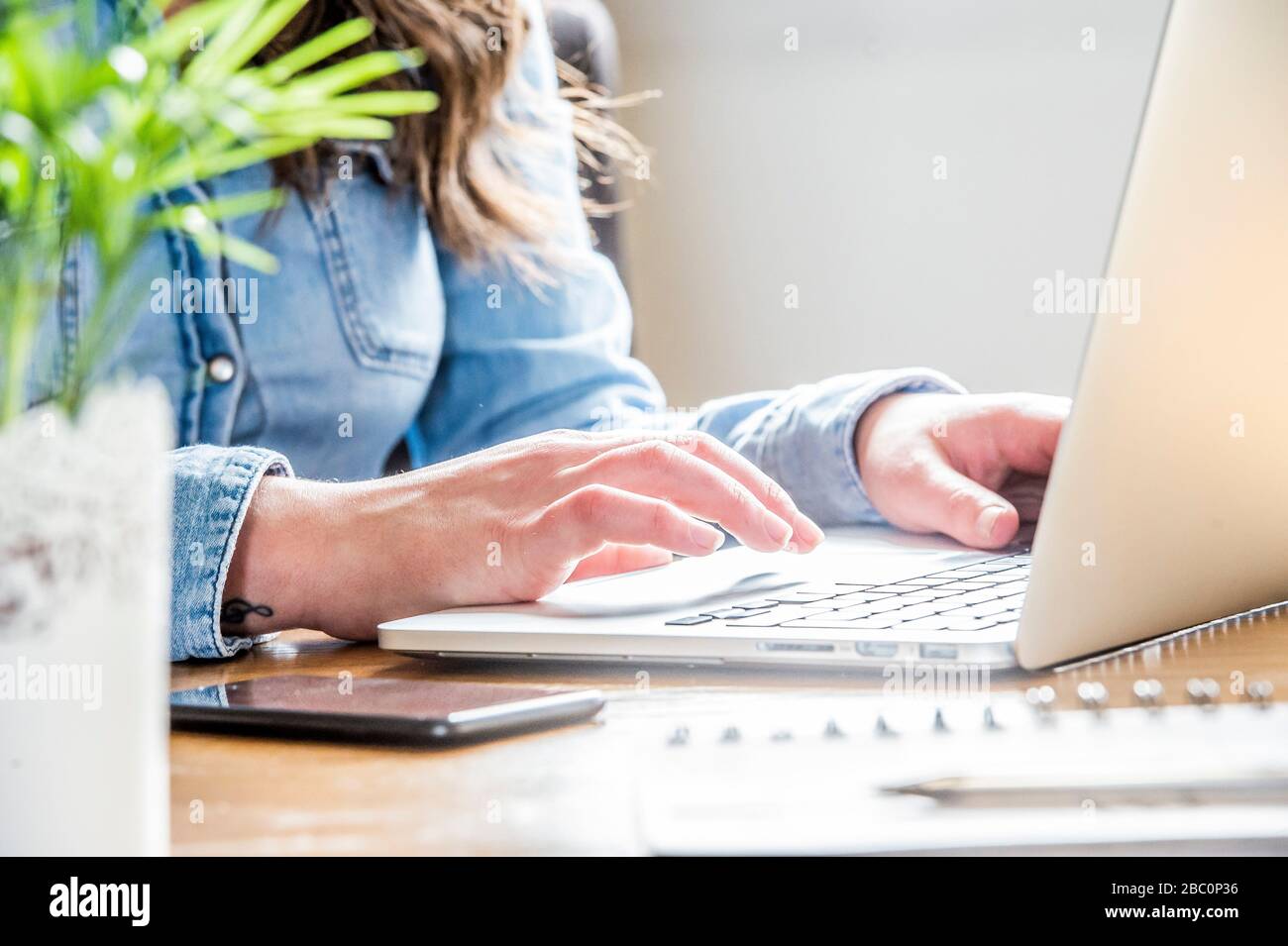 Lavorando da casa Pics Alan Peebles Foto Stock