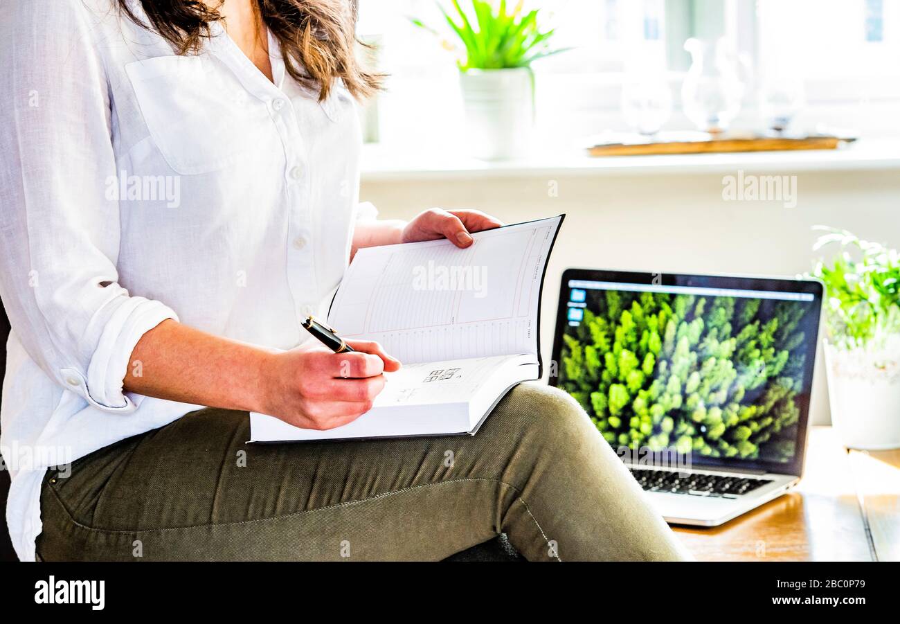 Lavorando da casa Pics Alan Peebles Foto Stock