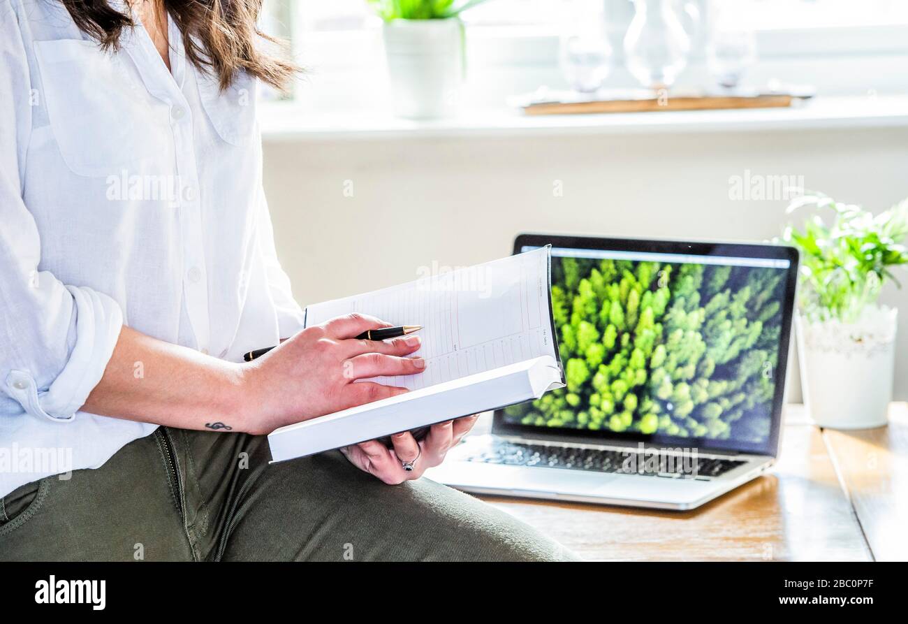 Lavorando da casa Pics Alan Peebles Foto Stock