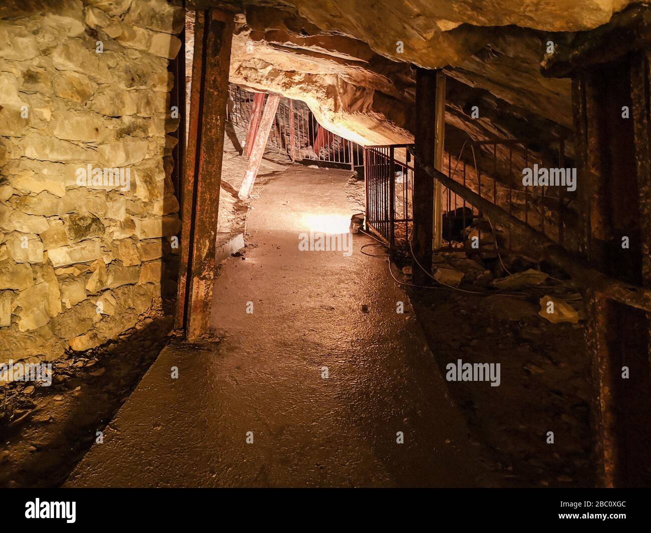 Interno della cava chiamata 'Pesciara' a Bolca, Italia. Uno dei più famosi siti di ricerca fossili del mondo. Foto Stock