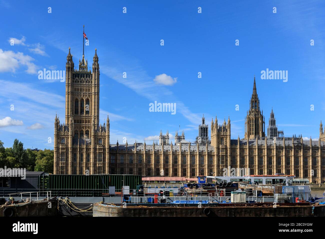 The Palace of Westminster, Houses of Parliament from the River Thames, London, United Kingdom Foto Stock