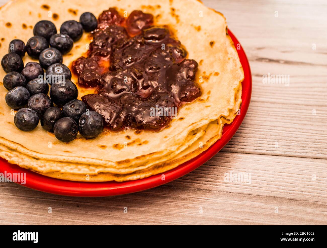 Frittelle con un sacco di mirtillo Foto Stock