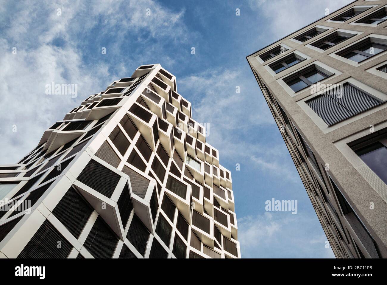 Moderno ed alto edificio residenziale a Monaco, Germania Foto Stock