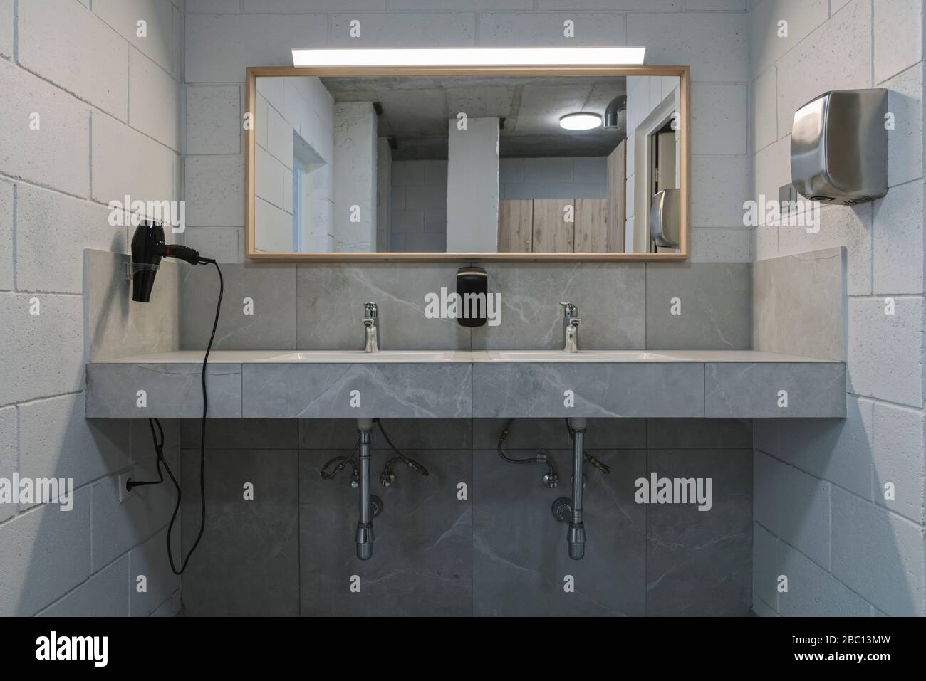 Bagno in palestra Foto Stock