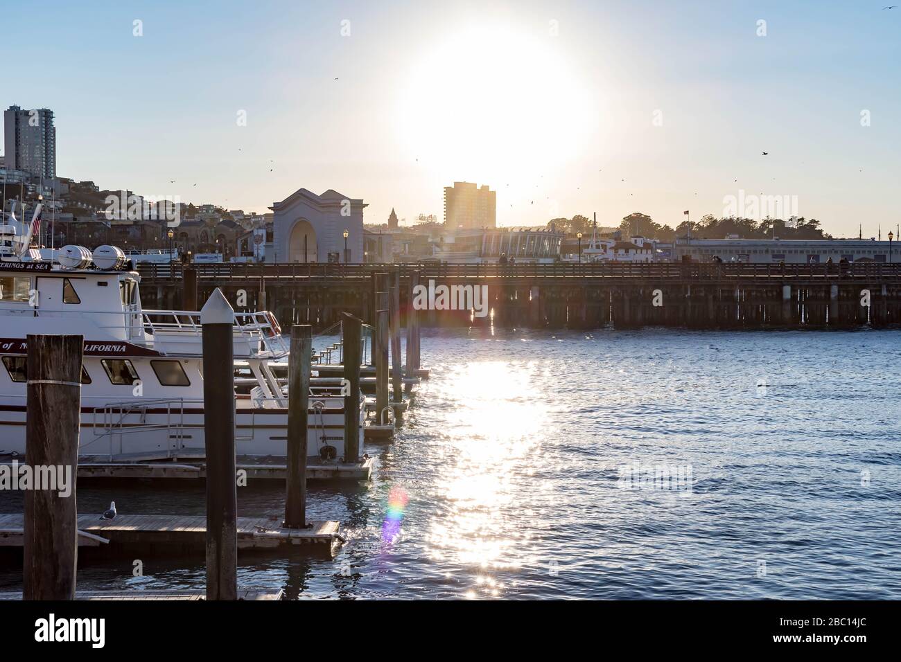 Tramonto al molo 39 l'Embarcadero San Francisco California, USA, 31 marzo 2020 Foto Stock
