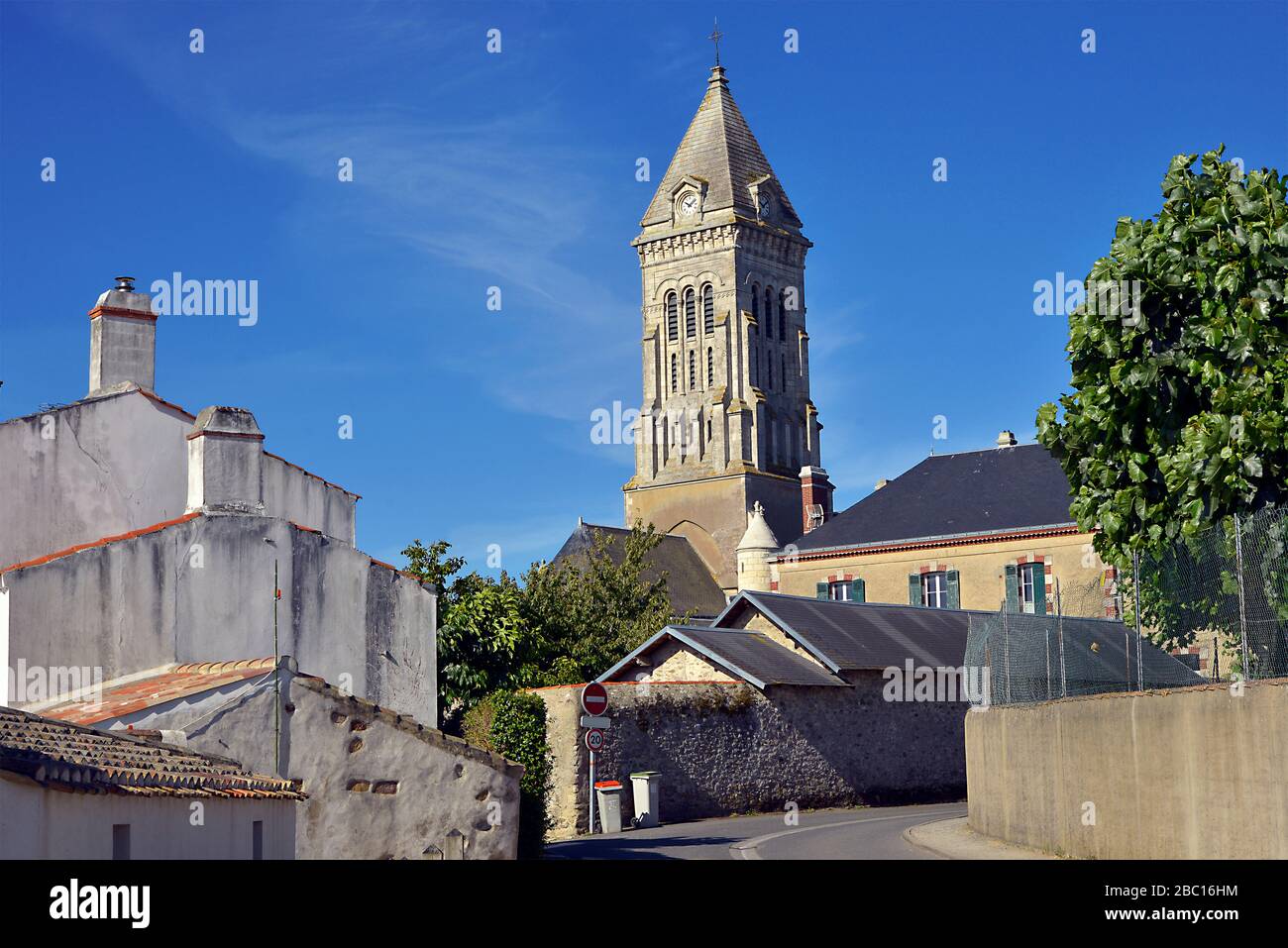 Campanile chiesa di Noirmoutier en l'Ile nella Loira, regione nella Francia occidentale Foto Stock
