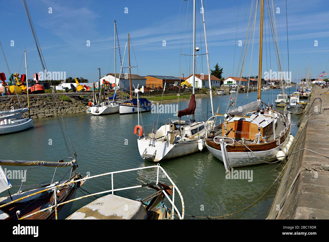 Porto di Noirmoutier en l'Ile con l'alta marea nella regione della Loira nella Francia occidentale Foto Stock