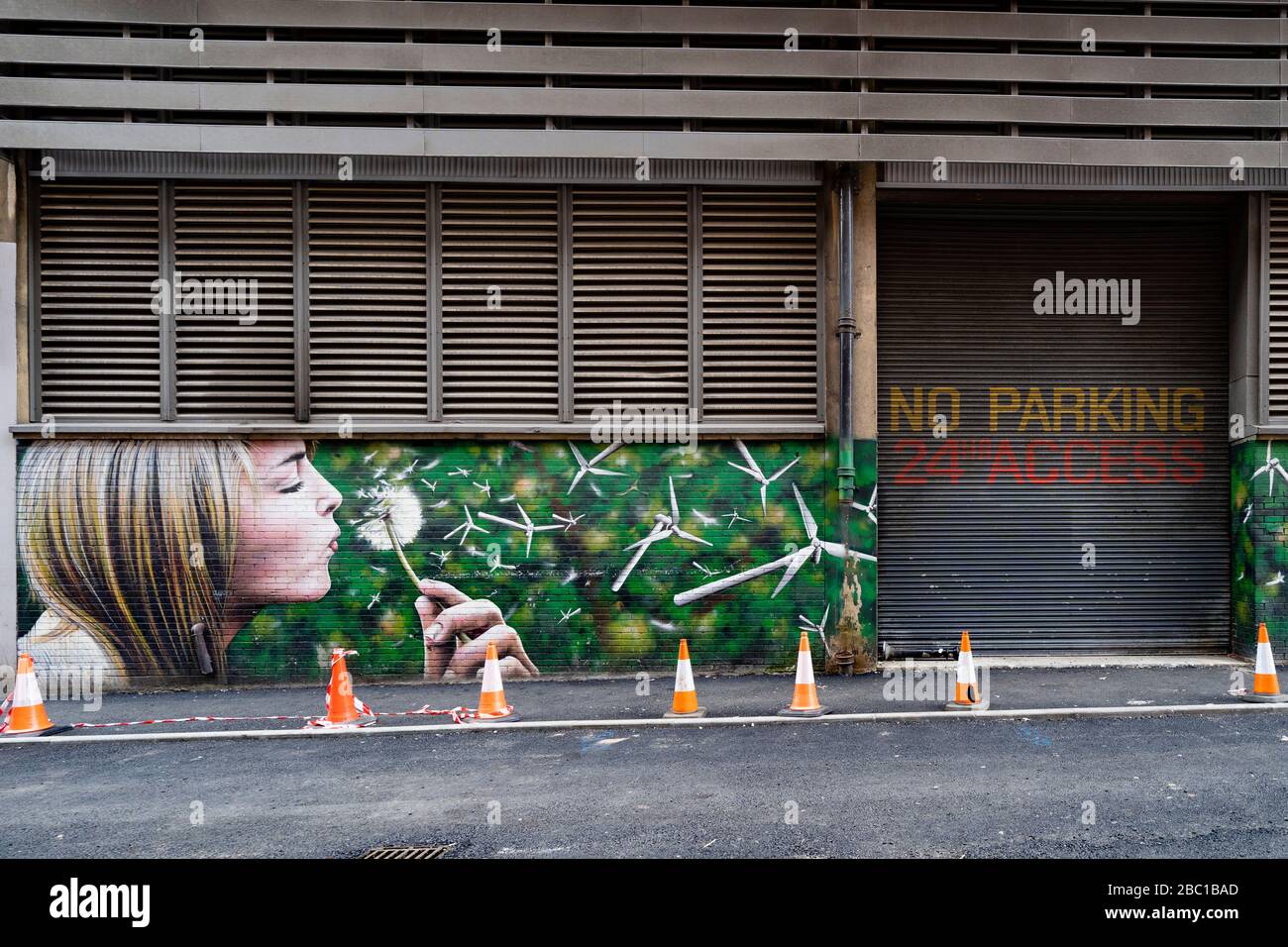 Street art murale in costruzione nel centro di Glasgow, Scozia, Regno Unito Foto Stock