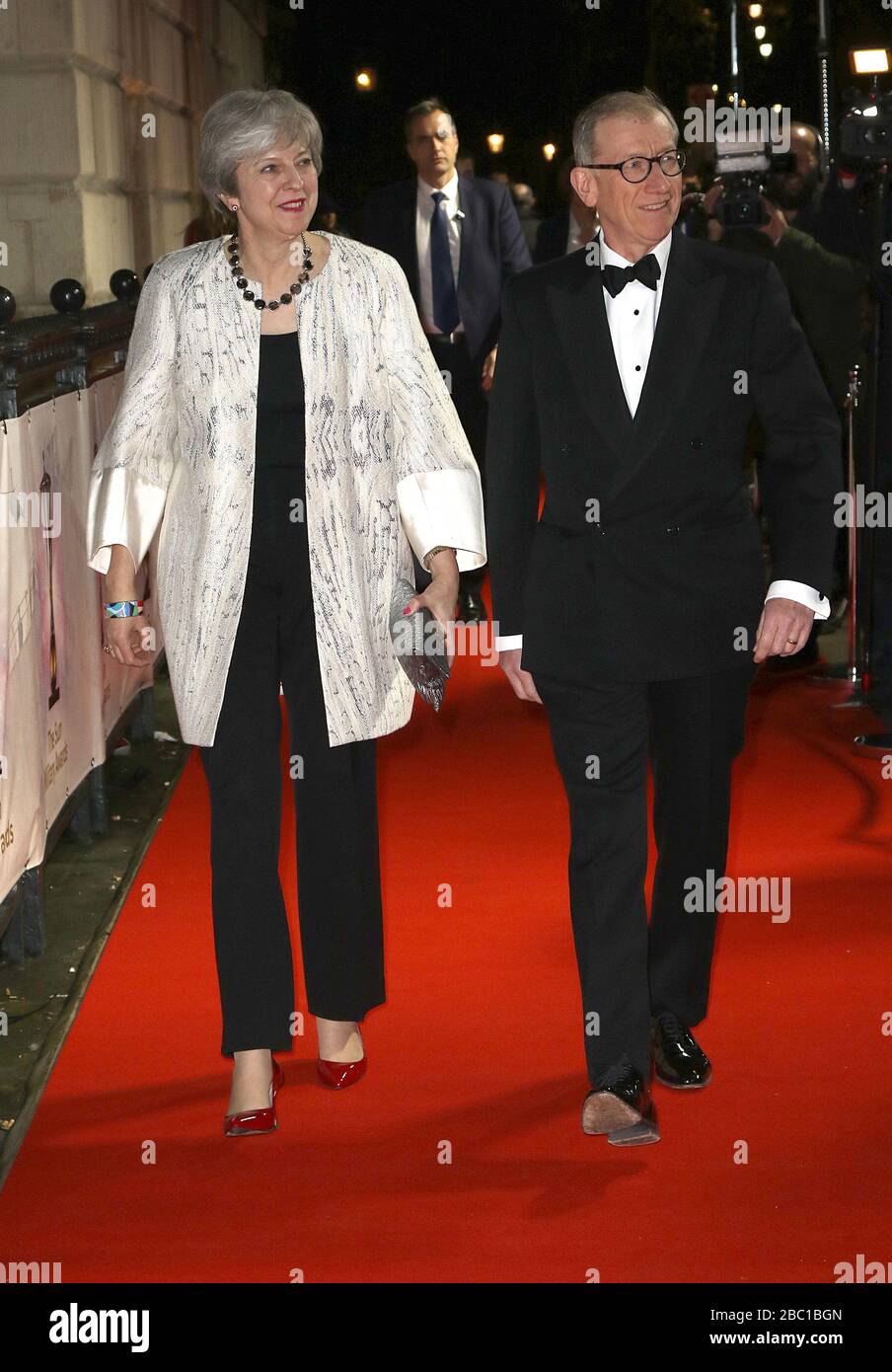 13 dicembre 2017 - Londra, Inghilterra, Regno Unito - il Sun Military Awards 2017 Photo shows: Primo Ministro Theresa May e Philip May Foto Stock