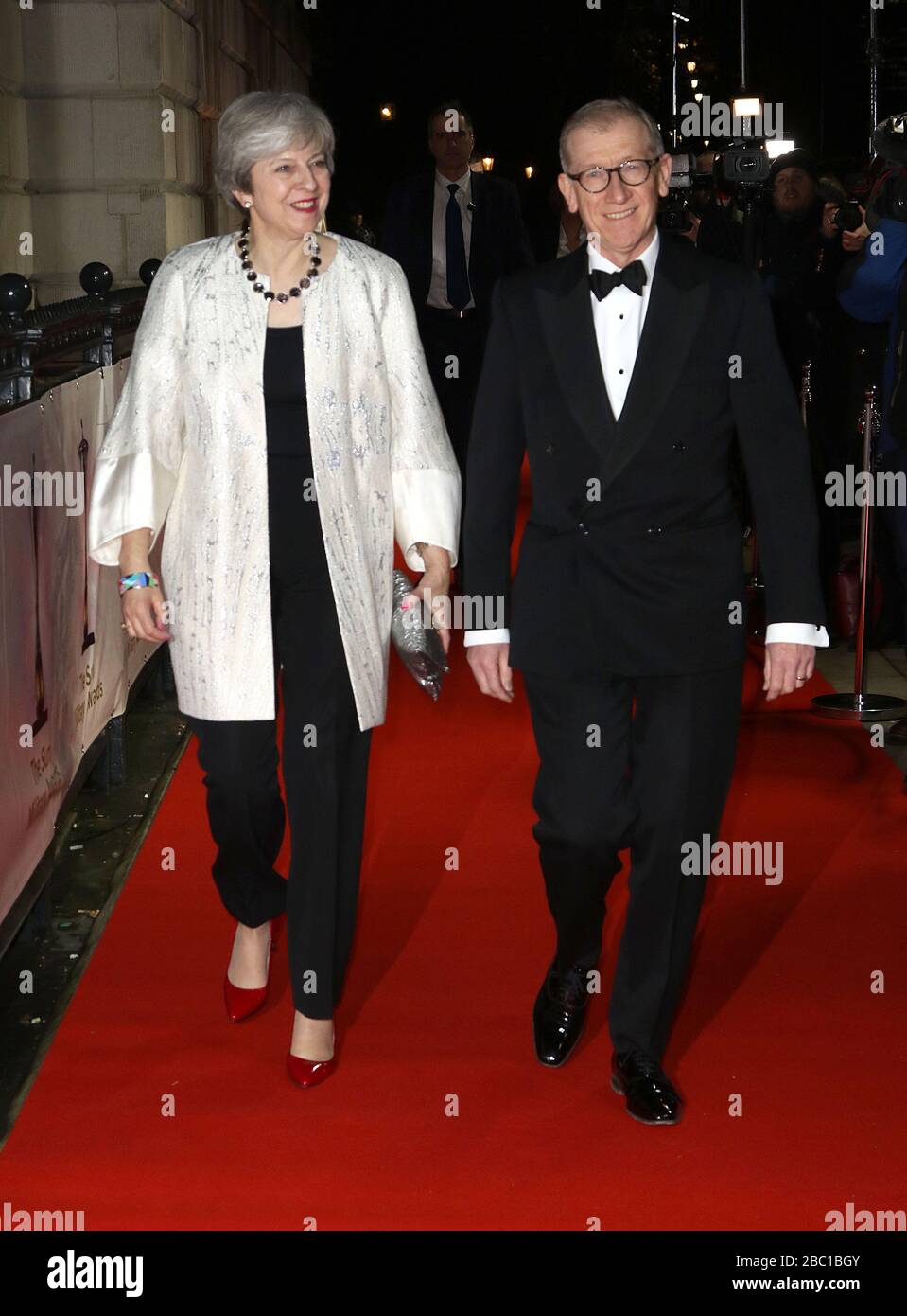 13 dicembre 2017 - Londra, Inghilterra, Regno Unito - il Sun Military Awards 2017 Photo shows: Primo Ministro Theresa May e Philip May Foto Stock