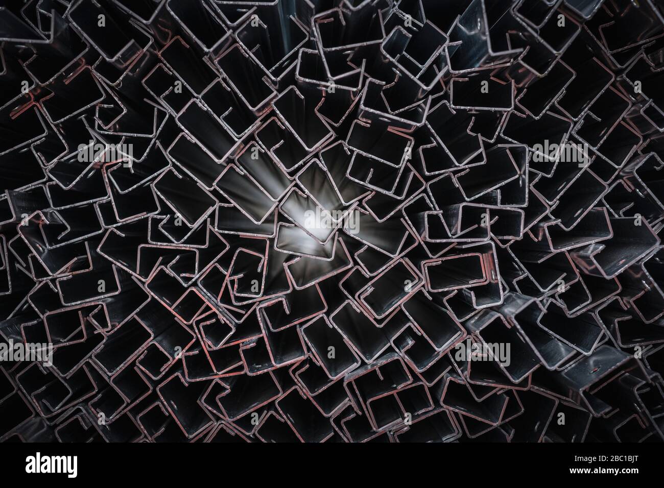 Primo piano delle parti in acciaio impilate Foto Stock