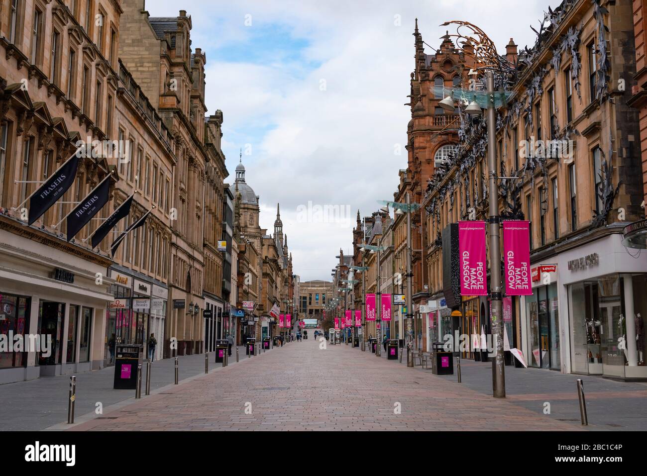 Glasgow, Scozia, Regno Unito. 1° aprile 2020. Effetti del blocco di Coronavirus sulla vita di Glasgow, Scozia. Buchanan vuota la strada principale dello shopping in Gla Foto Stock