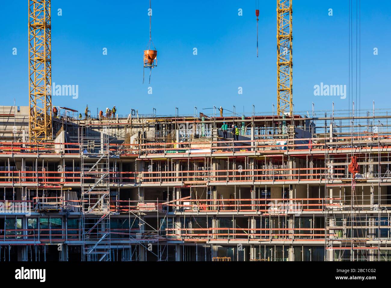 Deutschland, Baden-Württemberg, Stuttgart, Baustelle, Rohbau, Baukräne, Wohnungsbau, Wohnung, Etagenwohnung, Eigentumswohnung, Immobilie Foto Stock