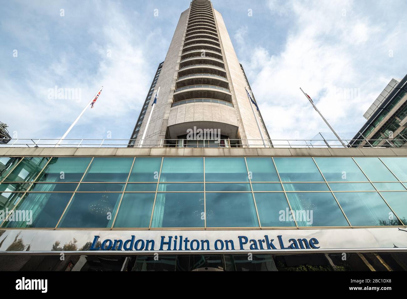LONDRA - DICEMBRE, 2019: London Hilton on Park Lane, filiale di lussuosi hotel americani a Mayfair con vista su Hyde Park Foto Stock