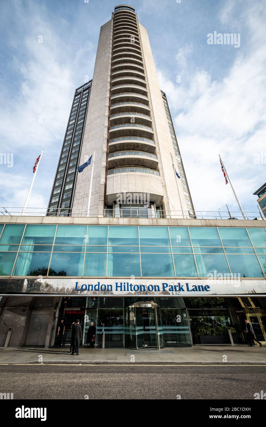 LONDRA - DICEMBRE, 2019: London Hilton on Park Lane, filiale di lussuosi hotel americani a Mayfair con vista su Hyde Park Foto Stock