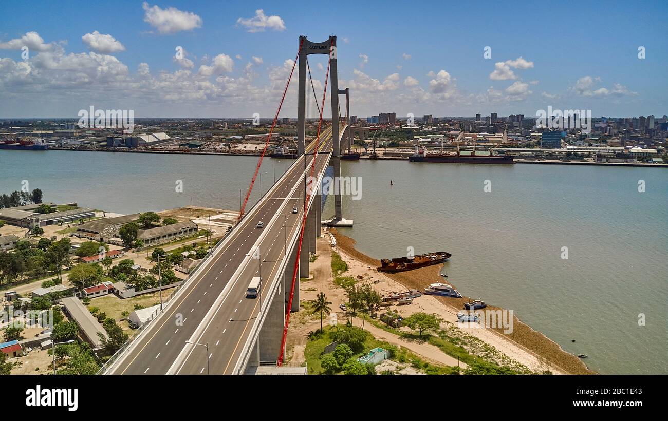 Mozambico, Maputo, veduta aerea del Ponte di Maputo-Katembe Foto Stock