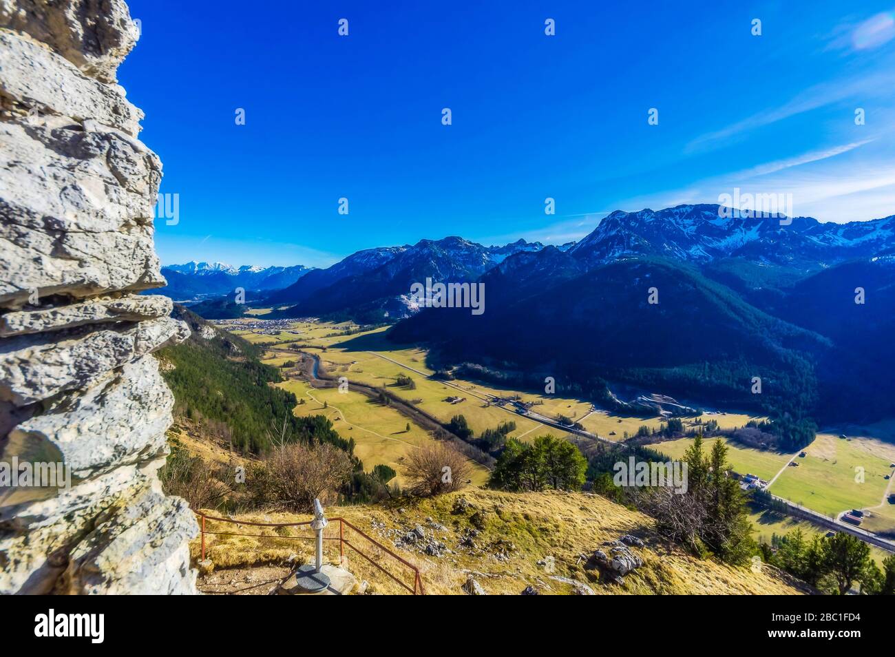 Germania, Baviera, Pfronten, valle di Vilstal vista dalla cima del monte Falkenstein Foto Stock