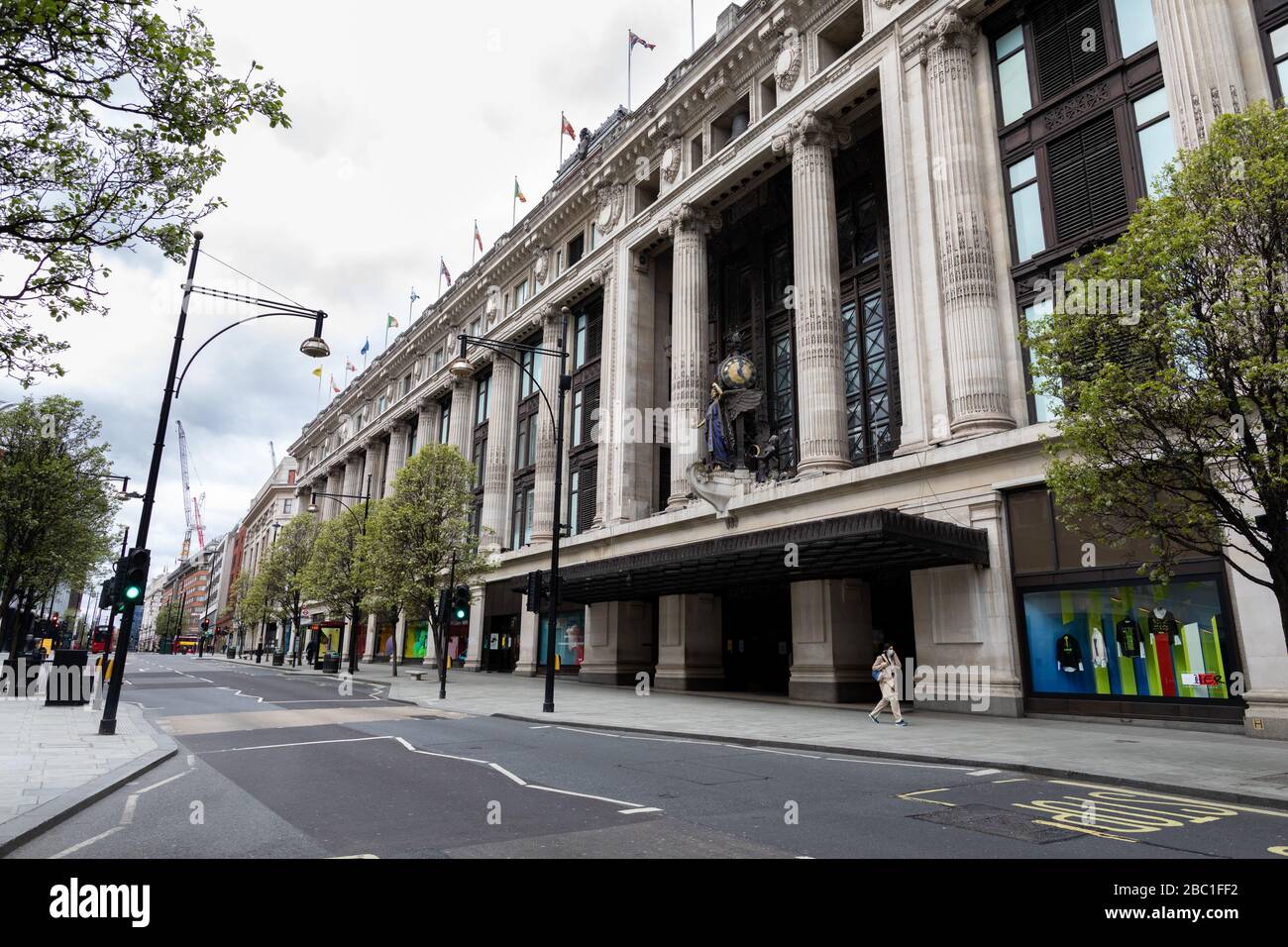 Una Oxford Street deserta nel centro di Londra durante lo scoppio del virus della corona. Foto Stock