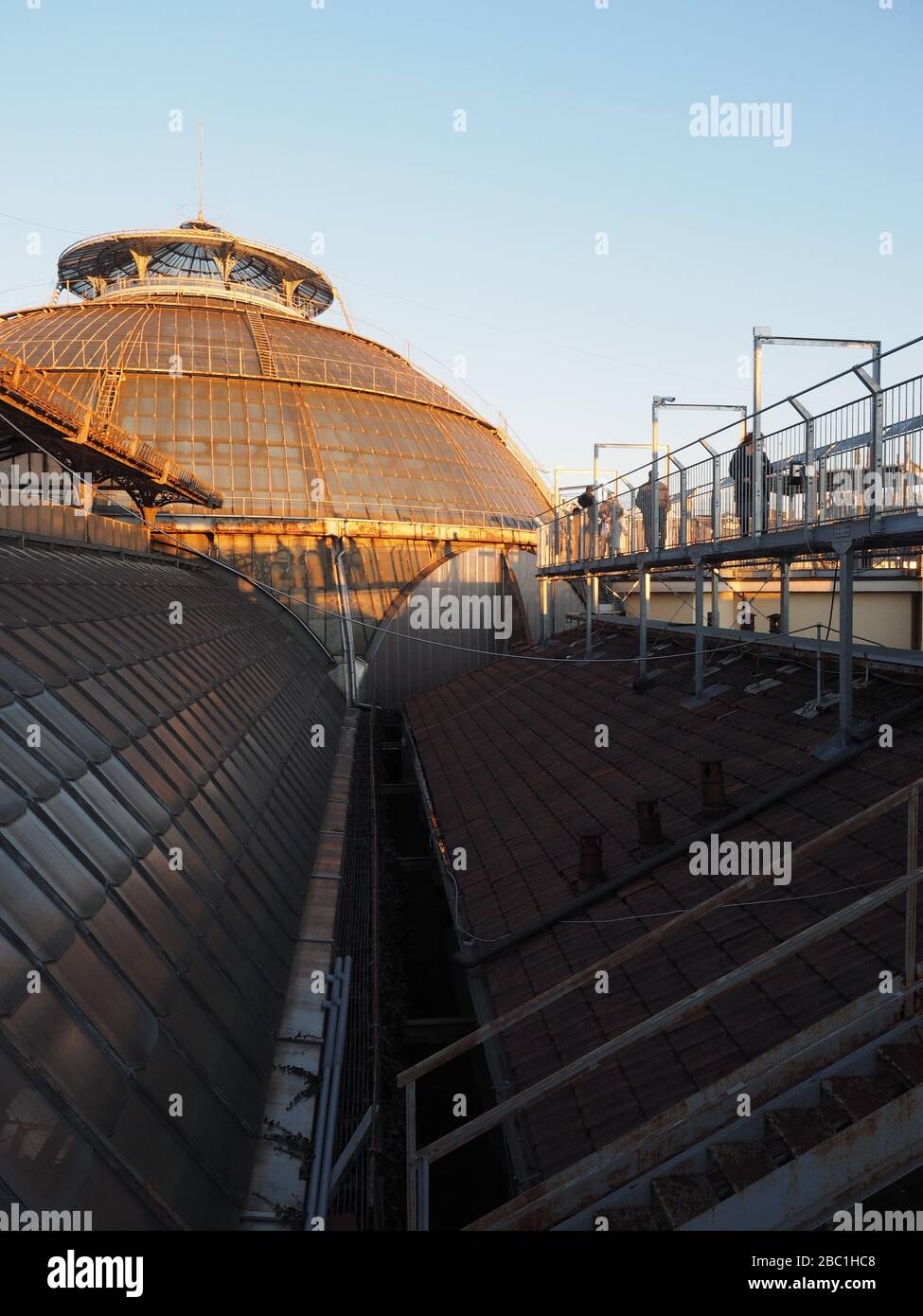 Sul tetto della Galleria Vittorio Emanuele II, Highline Walk, Piazza del Duomo, Milano, Lombardia, Italia, Europa Foto Stock