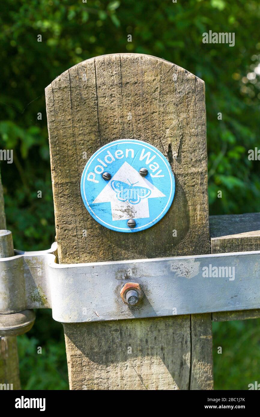Un indicatore di percorso, o waypoint, per il sentiero Polden Way su Collard Hill, Somerset, Inghilterra, Regno Unito, FOTO SCATTATA DAL SENTIERO PUBBLICO Foto Stock