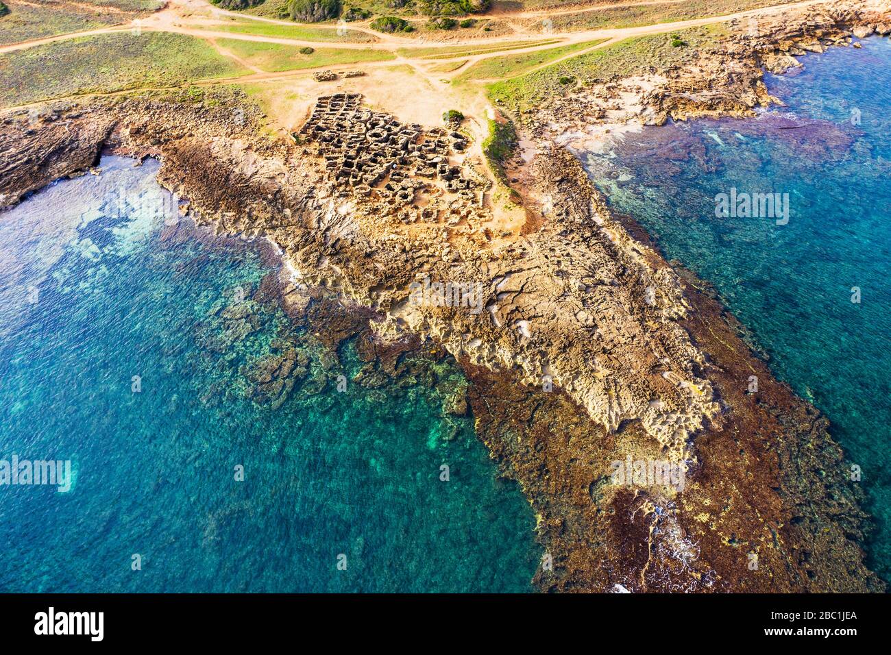 Nekropole von Son Real, Punta des Fenicis bei Can Picafort, Drohnenaufnahme, Mallorca, Balearen, Spanien Foto Stock