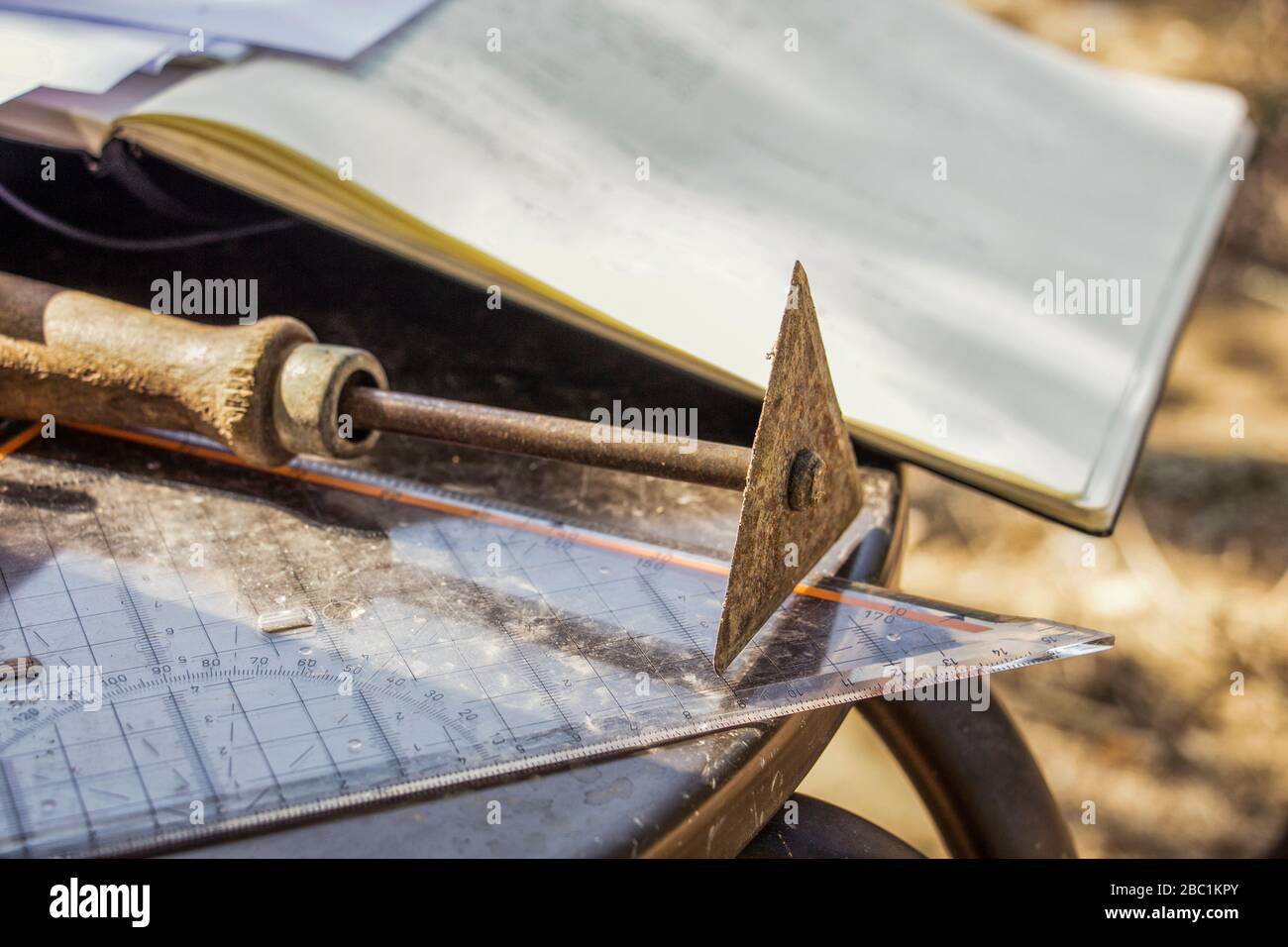 Grecia, Olympia, cazzuola archeologica, set Square e documentazione Foto Stock
