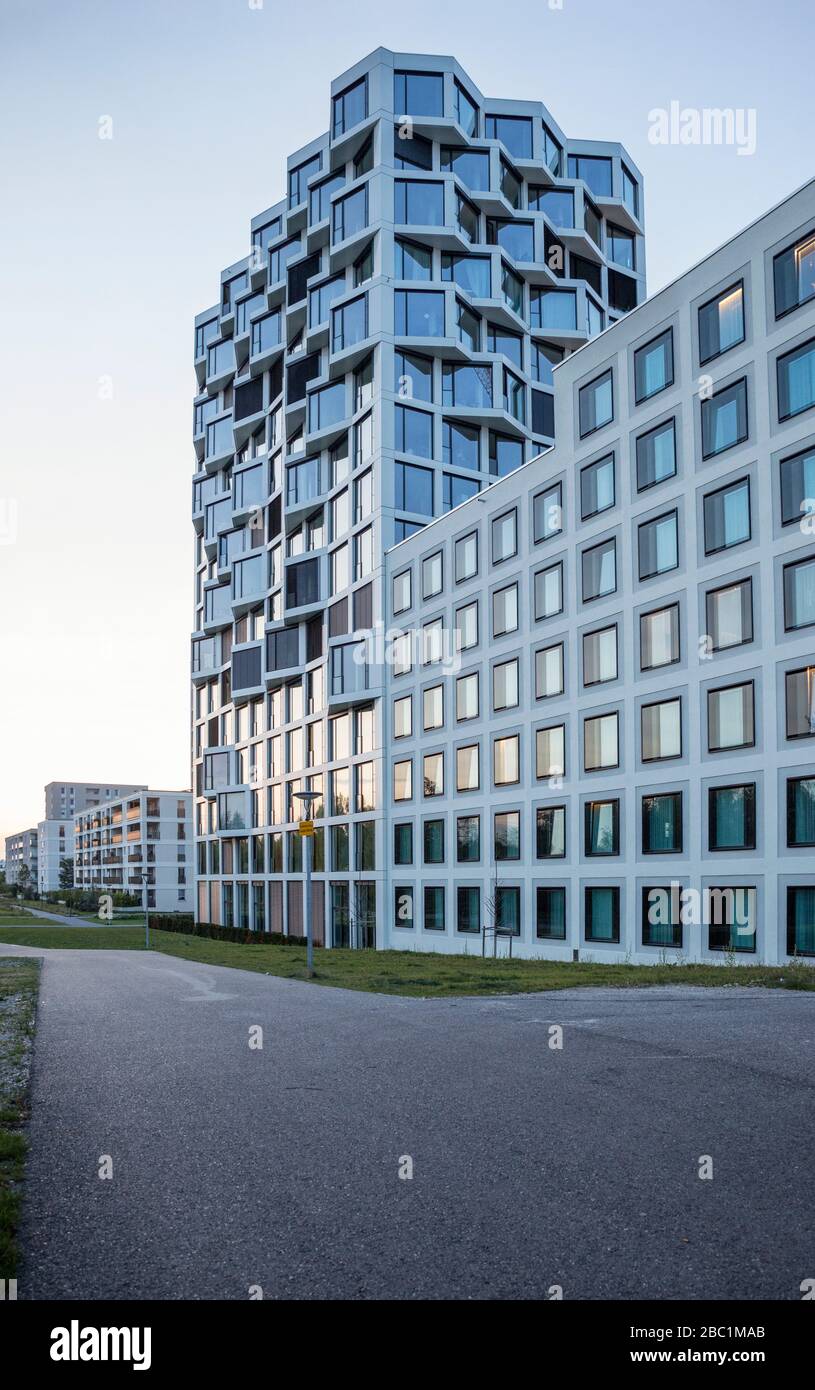 Moderno ed alto edificio residenziale a Monaco, Germania Foto Stock